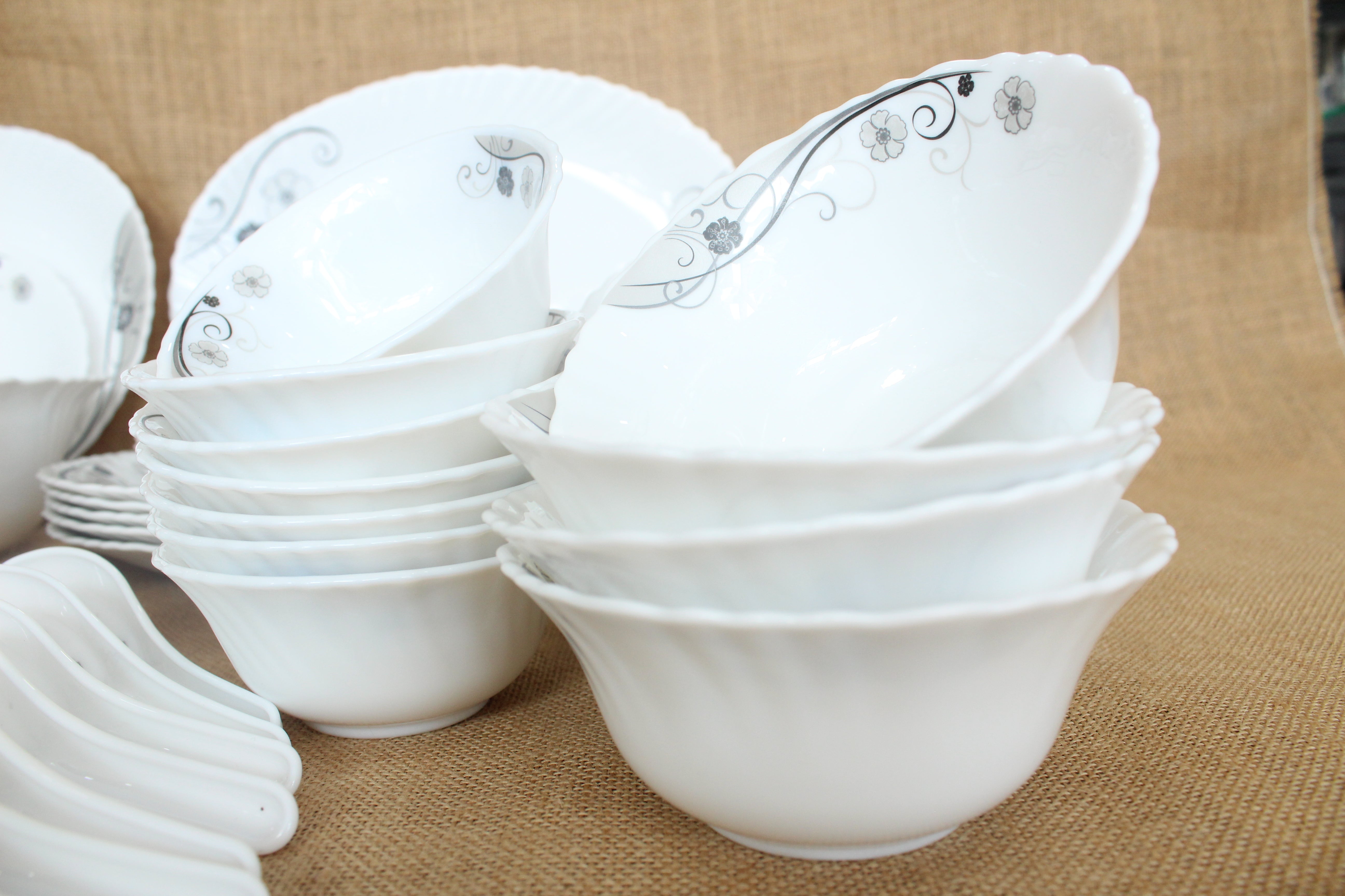 Nolta Ceramic Dinner Set, 50 Pc - Buy Online from Cherakulam Vessels & Crockery