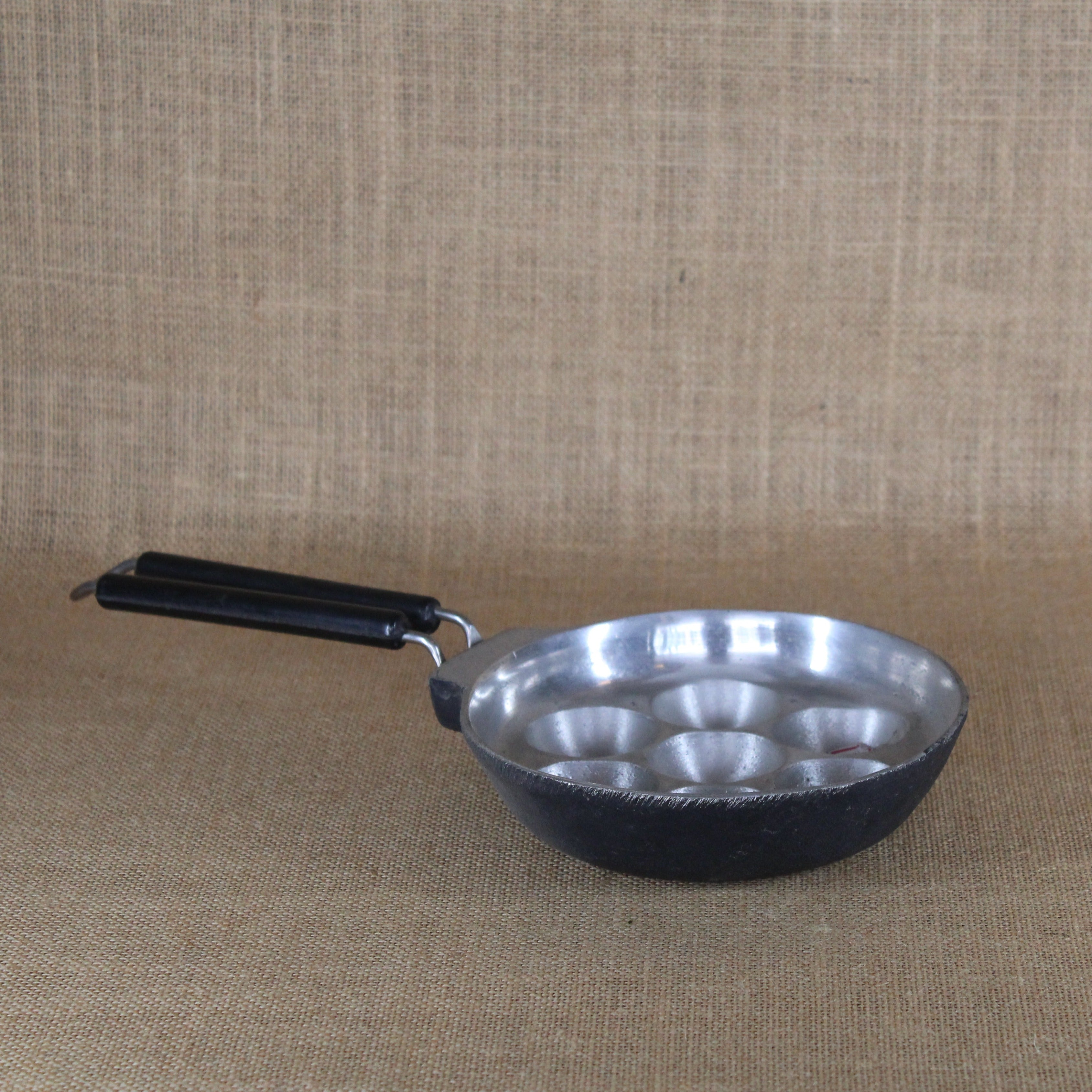 Aluminium Appakkara With Handle